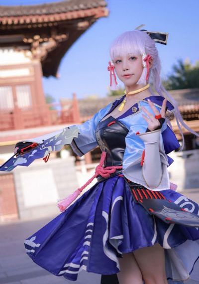 操白丝美女_手机免费播放动漫